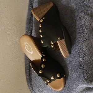 Italina clogs with gold embellishments